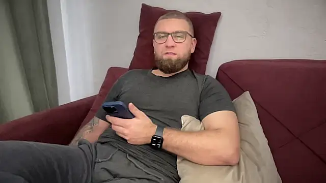 Bear bear  online show from 02/06/25, 12:26