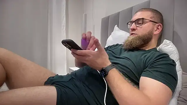 Bear bear  online show from 10/10/25, 02:38