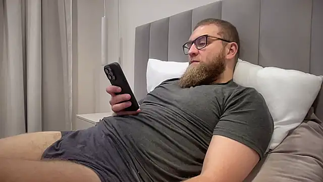 Bear bear  online show from 10/22/25, 10:04