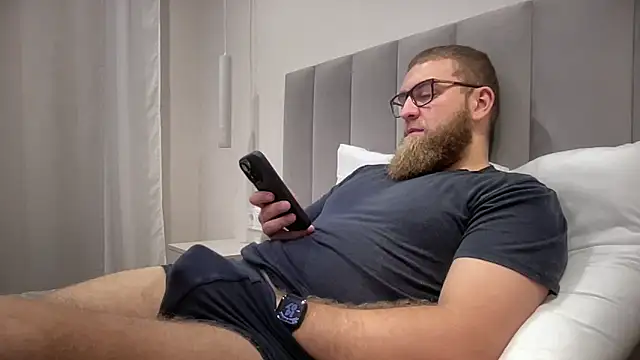 Bear bear  online show from 10/25/25, 11:07