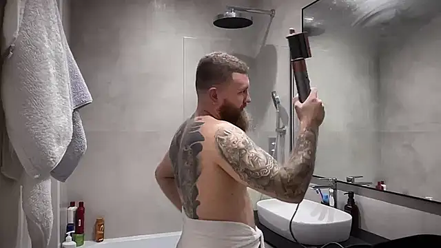 Bear bear  online show from 11/04/25, 08:57