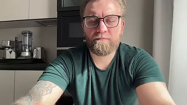 Bear bear  online show from 04/06/26, 07:53