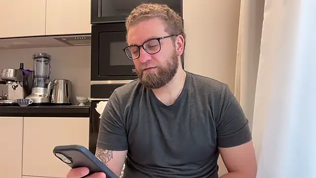 Bear bear  online show from 04/07/26, 07:42