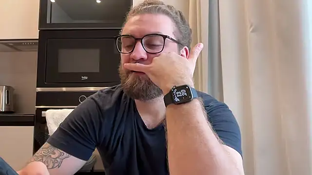 Bear bear  online show from 04/10/26, 10:20