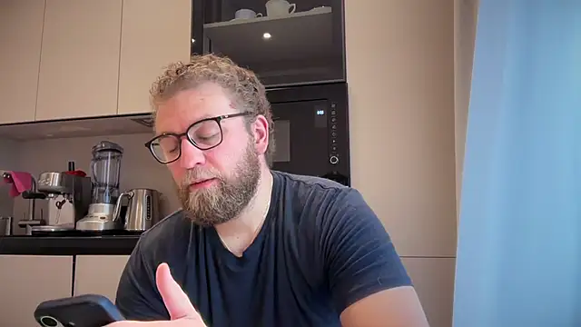 Bear bear  online show from 04/23/26, 09:52