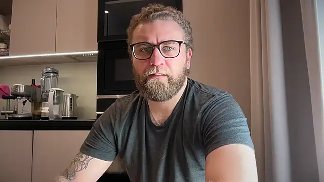 Bear bear  online show from 04/27/26, 08:45