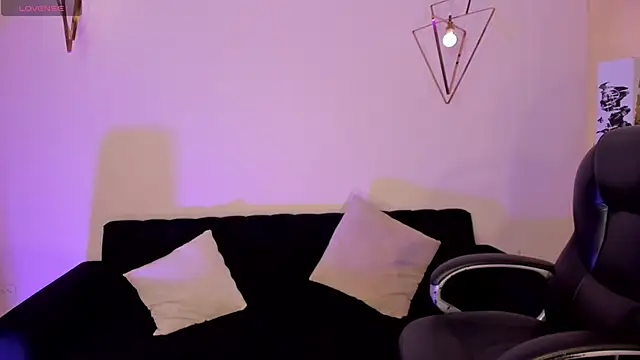 JuanitaClay online show from 04/23/26, 08:00