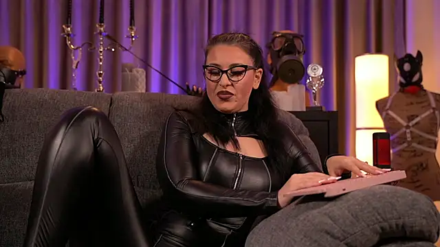 kelly kent online show from 12/11/24, 01:47