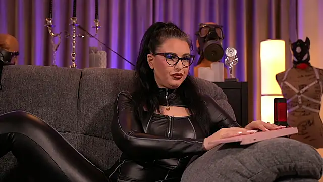 kelly kent online show from 12/12/24, 01:10