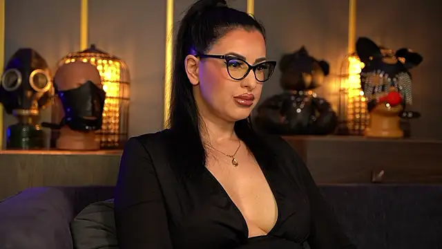 Snapshot of kelly_kent chatting on 02/16/26, 12:18 kelly kent online show from 02/16/26, 12:18