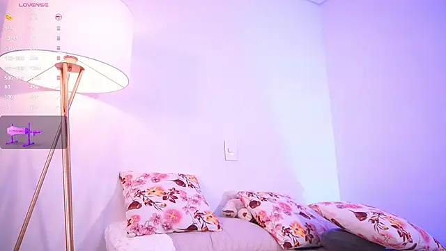 Snapshot of lara_giraldo chatting on 01/25/25, 01:43 lara giraldo online show from 01/25/25, 01:43