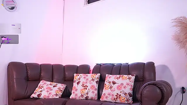 Snapshot of lara_giraldo chatting on 10/11/25, 11:58 lara giraldo online show from 10/11/25, 11:58