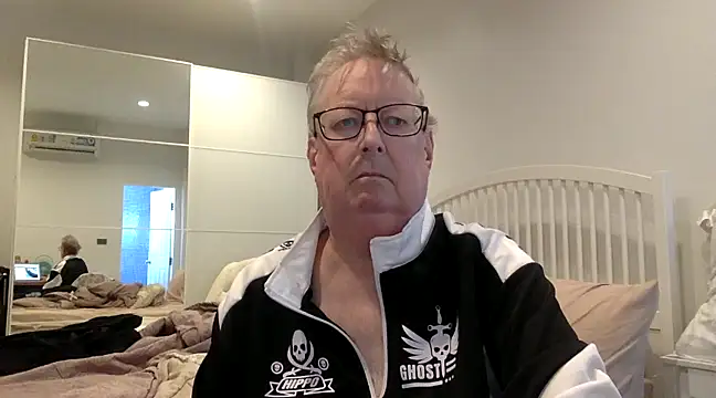 Snapshot of Paul4U2000 chatting on 12/18/24, 04:31 Paul4U2000 online show from 12/18/24, 04:31