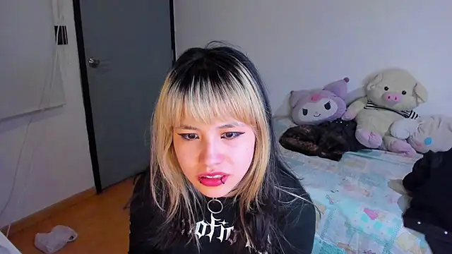 Snapshot of Akane-Mou chatting on 12/12/24, 02:26 Akane-Mou online show from 12/12/24, 02:26