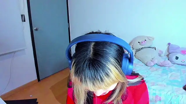 Snapshot of Akane-Mou chatting on 12/24/24, 12:55 Akane-Mou online show from 12/24/24, 12:55