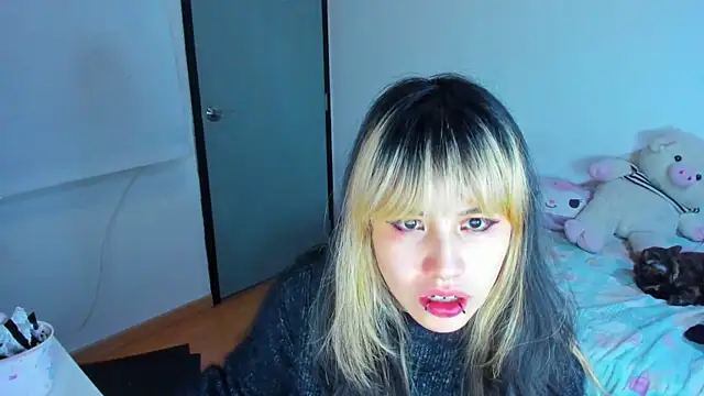 Snapshot of Akane-Mou chatting on 01/13/25, 09:19 Akane-Mou online show from 01/13/25, 09:19