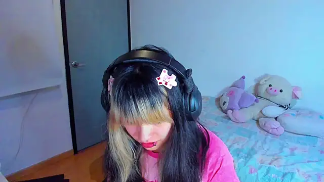 Snapshot of Akane-Mou chatting on 01/18/25, 04:59 Akane-Mou online show from 01/18/25, 04:59