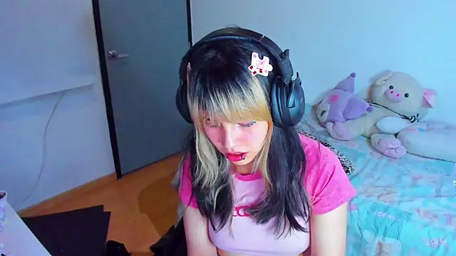 Snapshot of Akane-Mou chatting on 01/18/25, 07:59 Akane-Mou online show from 01/18/25, 07:59