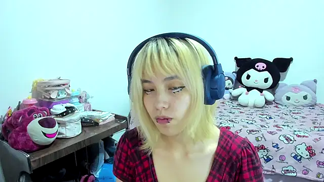 Snapshot of Akane-Mou chatting on 09/12/25, 06:13 Akane-Mou online show from 09/12/25, 06:13