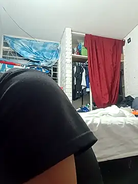 Snapshot of valeriaswang_Lucas chatting on 09/13/25, 04:34 valeriaswang Lucas online show from 09/13/25, 04:34