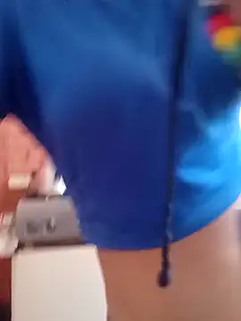 Snapshot of valeriaswang_Lucas chatting on 09/21/25, 03:35 valeriaswang Lucas online show from 09/21/25, 03:35