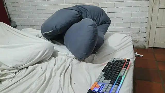 Snapshot of valeriaswang_Lucas chatting on 10/10/25, 08:46 valeriaswang Lucas online show from 10/10/25, 08:46