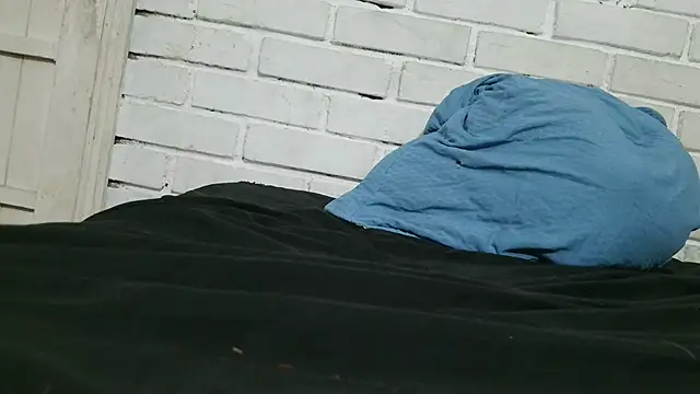 Snapshot of valeriaswang_Lucas chatting on 10/17/25, 11:18 valeriaswang Lucas online show from 10/17/25, 11:18