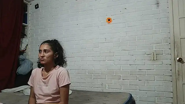 Snapshot of valeriaswang_Lucas chatting on 11/29/25, 04:15 valeriaswang Lucas online show from 11/29/25, 04:15