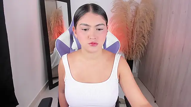 sofia henaok online show from 12/02/25, 09:21