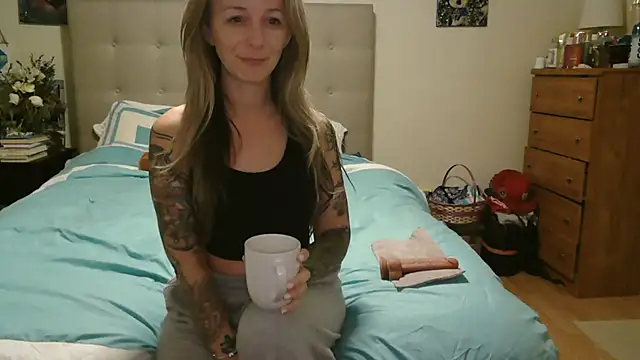 Heyitsmee33 online show from 04/23/26, 10:14