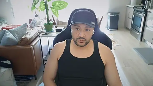 HungandThickLatin online show from 11/25/25, 10:21