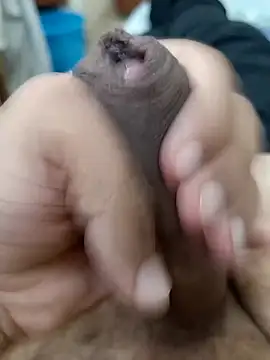 Snapshot of wrong_man25 chatting on 10/01/25, 05:35 wrong man25 online show from 10/01/25, 05:35