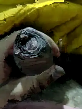 Snapshot of wrong_man25 chatting on 10/23/25, 03:22 wrong man25 online show from 10/23/25, 03:22