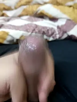 Snapshot of wrong_man25 chatting on 12/05/25, 10:35 wrong man25 online show from 12/05/25, 10:35