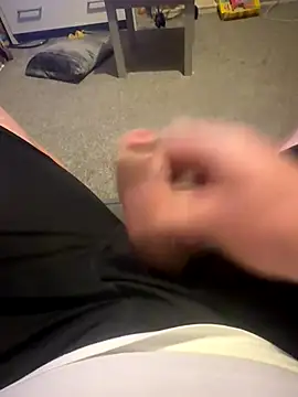 Snapshot of Averagematt1991 chatting on 10/14/25, 07:14 Averagematt1991 online show from 10/14/25, 07:14