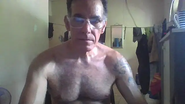 Snapshot of CaptainFox chatting on 06/30/26, 03:57 CaptainFox online show from 06/30/26, 03:57