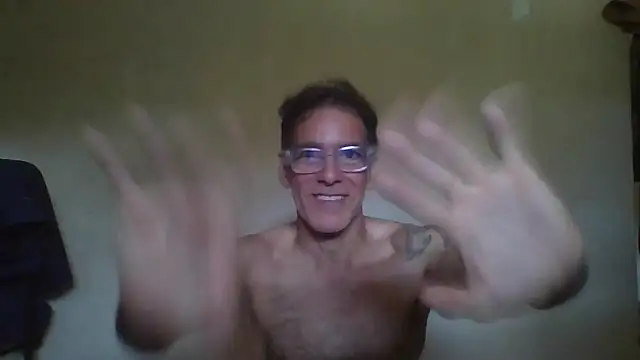 Snapshot of CaptainFox chatting on 07/18/26, 01:04 CaptainFox online show from 07/18/26, 01:04