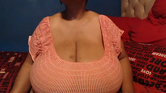 CUTEFIRMMELONSS online show from 10/25/25, 08:25