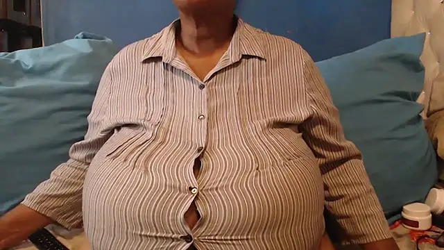 CUTEFIRMMELONSS online show from 02/06/26, 10:29