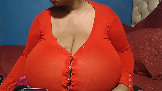 CUTEFIRMMELONSS online show from 04/18/26, 03:43