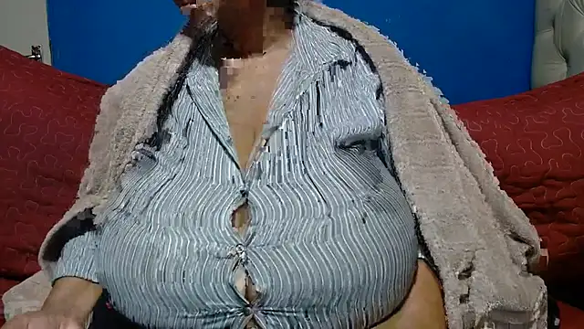 CUTEFIRMMELONSS online show from 06/06/26, 04:06