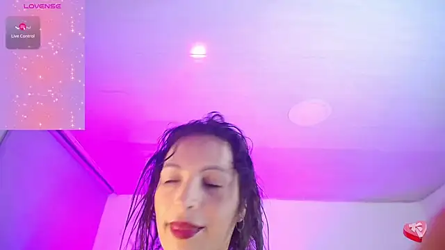 Snapshot of Miley_Walker1 chatting on 02/19/25, 10:23 Miley Walker1 online show from 02/19/25, 10:23