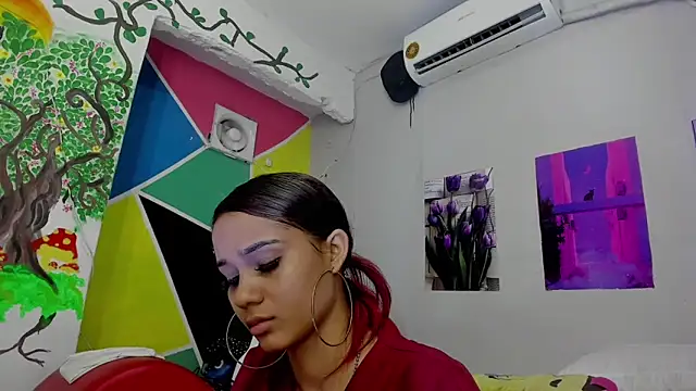 MarianaManzur online show from 02/17/25, 02:37