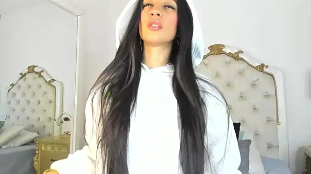 Valentina Ross  online show from 02/13/25, 12:21