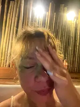 Snapshot of MilfClarett chatting on 10/03/25, 01:35 MilfClarett online show from 10/03/25, 01:35