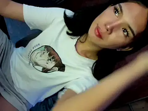 Snapshot of mav1s_ chatting on 10/28/25, 11:40 mav1s online show from 10/28/25, 11:40