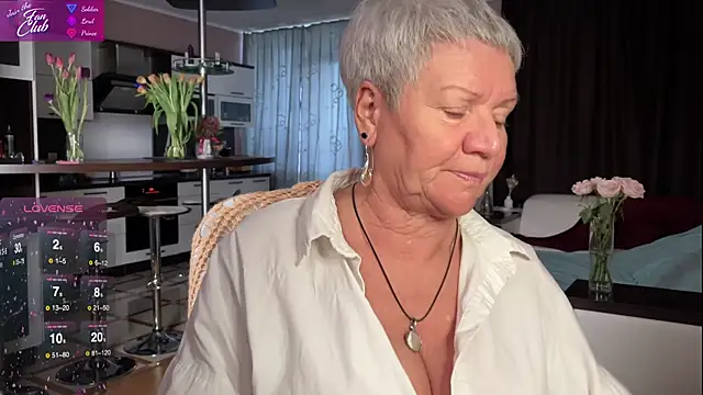 Snapshot of roxana_brooks chatting on 03/11/25, 01:34 roxana brooks online show from 03/11/25, 01:34