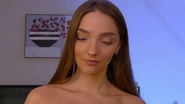 Snapshot of VirginieCruz chatting on 02/08/25, 01:44 VirginieCruz online show from 02/08/25, 01:44