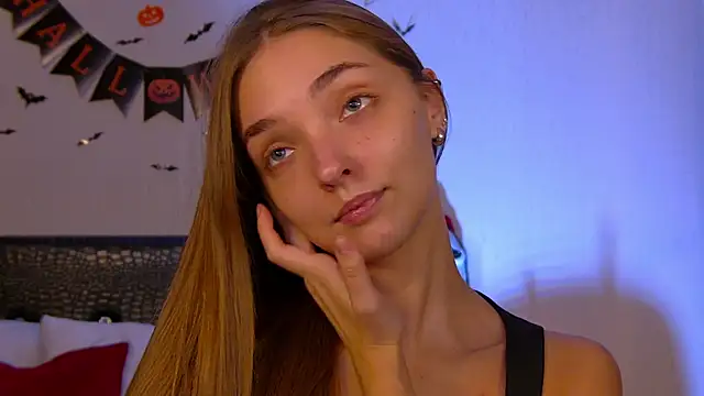 VirginieCruz online show from 11/02/25, 07:27