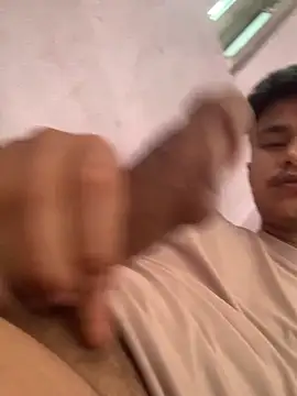 Hullax online show from 04/18/26, 03:21